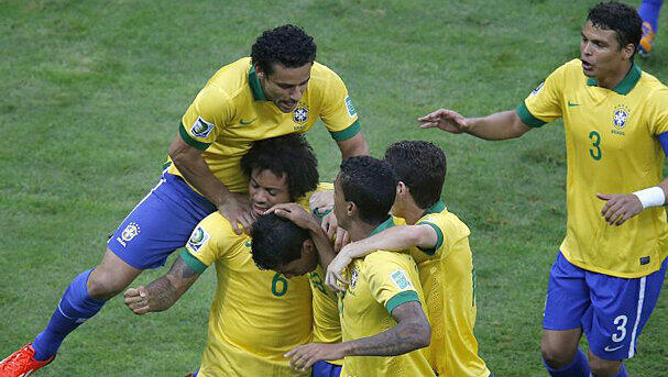 Wieder Nummer eins der FIFA-Weltrangliste: Die brasilianische Nationalmannschaft. Wieder Nummer eins der FIFA-Weltrangliste: Die brasilianische Nationalmannschaft.