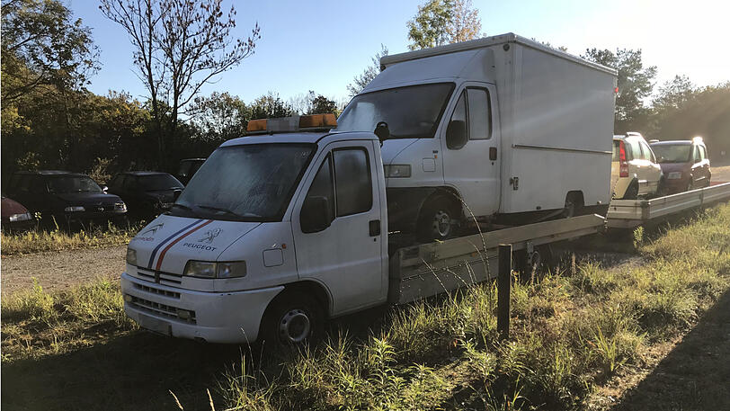 Die Ladung der Lastwagen war nicht ausreichend gesichert.