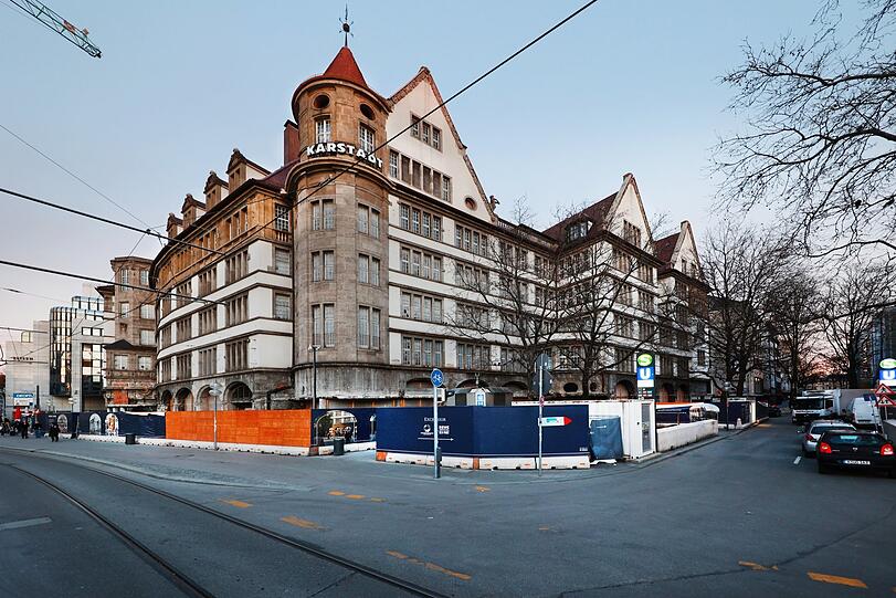 Die verlassene Signa-Baustelle an der Ecke Schützenstraße: ein trauriges Stück aktueller Stadtgeschichte.