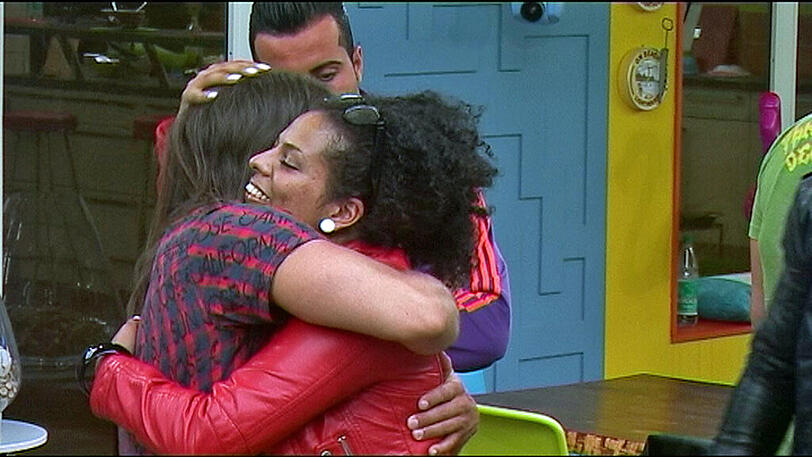 Um 23.14 Uhr stand es fest. Mit 89 Prozent Raus-Stimmen musste Studentin Hedia als erste Bewohnerin dieser 11. &bdquo;Big Brother&ldquo;-Staffel das Haus verlassen.