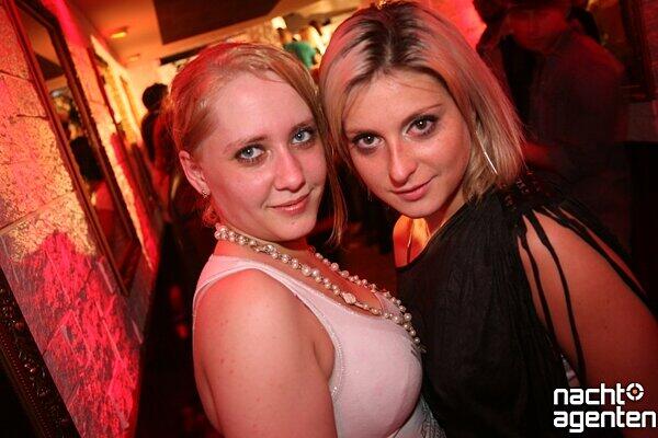 Garden & Restaurant im Crown?s Club (Samstag 17.12.2012). Noch mehr Fotos sehen sie unter: www.nachtagenten.de.