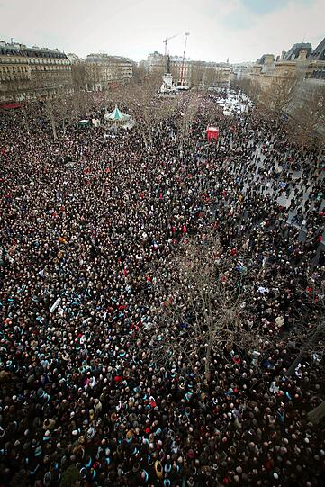 Solidaritätsmarsch gegen Terror in Paris: Bis zu einer Million Menschen wurden erwartet. Merkel und Hollande trauern Arm in Arm. Die Bilder...