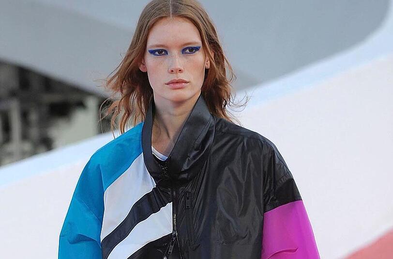 Model zeigt die beliebtesten Looks.