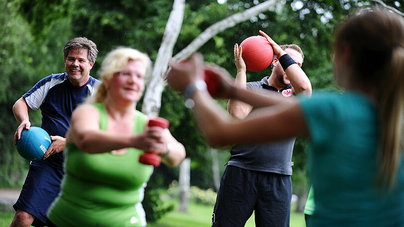 Von Seilspringen bis Kettleball: beim Crossfit können verschiedenste Geräte zum Einsatz kommen.