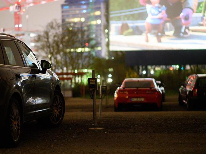 Das Autokino bietet Filmfans eine vorrübergehende Ausweichmöglichkeit.