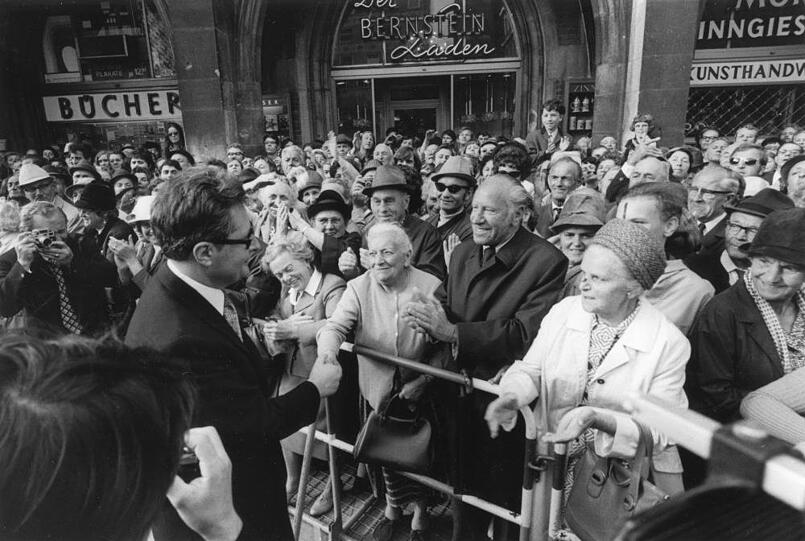 30. Juni 1972: OB Hans-Jochen Vogel verabschiedet sich bei der Eröffnung der Fußgängerzone von seinen Münchnern.