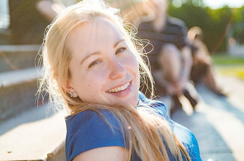 Sylvia ist 27 Jahre alt, 1,65m groß und wohnt in München.