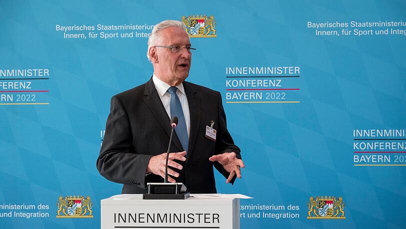 Joachim Herrmann, Bayerischer Staatsminister des Innern, für Sport und Integration, spricht bei der Innenministerkonferenz in Würzburg.