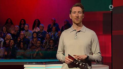 "Hart aber fair"-Moderator Louis Klamroth musste beim Thema "Ratlos beim Weltklimarat: Reißt Deutschland seine Klimaziele?" den Blick mehrfach auf Gegenwart und Zukunft lenken.