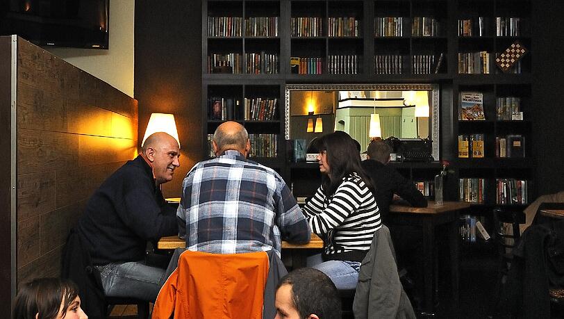 Ein neuer Treff fürs Westend: In der Zentrale können Studenten und Steuerberater gleichermaßen abschalten. Ein neuer Treff fürs Westend: In der Zentrale können Studenten und Steuerberater gleichermaßen abschalten.