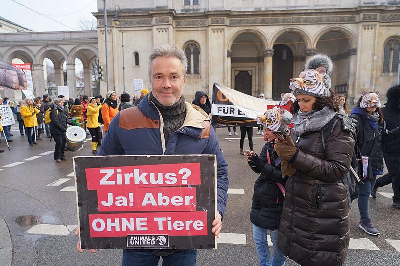 Auch Schauspieler Hannes Jaenicke nahm an der Demo teil.