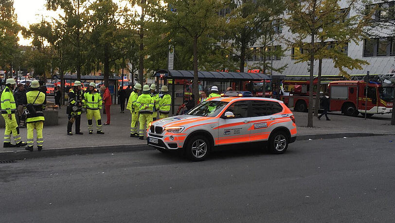 Großeinsatz am Giesinger Bahnhof. Großeinsatz am Giesinger Bahnhof.