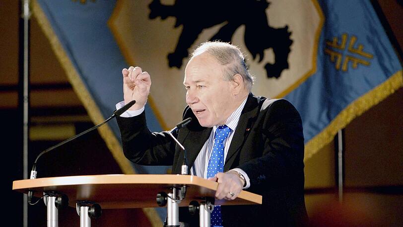 2007 bis 2008 Sechzigs Vizepräsident: Wettberg am Rednerpult. 2007 bis 2008 Sechzigs Vizepräsident: Wettberg am Rednerpult.