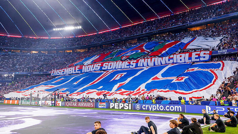 Überdimensionale Choreo der PSG-Fans. Überdimensionale Choreo der PSG-Fans.