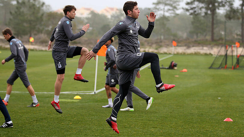 Die Löwen im Trainingslager in Troia: Nach einem Laufstufen-Test zum Start steht am Dreikönigstag wieder der Ball im Mittelpunkt des mehr oder weniger fröhlichen Treibens.
