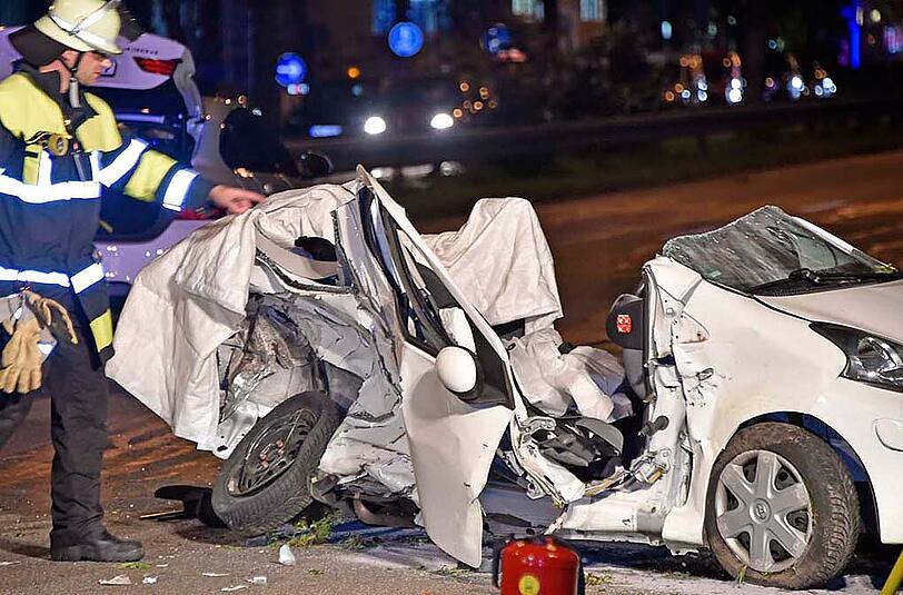Schwerer Verkehrsunfall am Freitagabend in Laim - die Bilder.