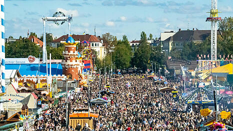 Großer Andrang auf dem Münchner Oktoberfest 2024.
