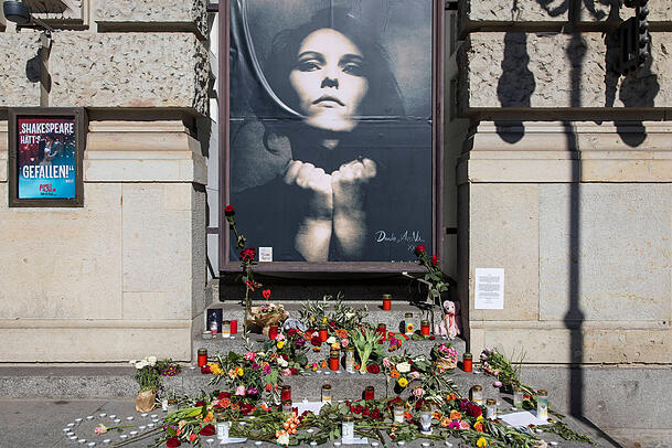 Die Gedenkstätte für AnNa R. am "Theater des Westens" in Berlin. Die Gedenkstätte für AnNa R. am "Theater des Westens" in Berlin.