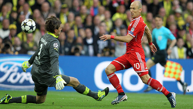 Der Moment, den alle Bayern-Fans wohl für immer in Erinnerung behalten werden: Arjen Robben netzt in der 89. Minute zur 2:1-Führung ein.