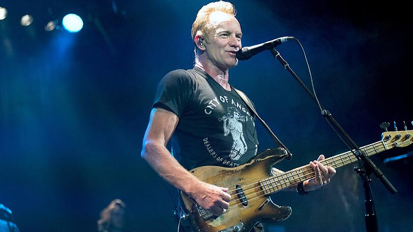 Der überraschend junggebliebene Sting tourt wieder durch Europa. Hier ein Bild von seinem Auftritt in Paris.