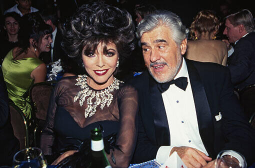 War eine &bdquo;Spätzünderin&ldquo; im Beruf und beim Filmball noch kein großer Star: &bdquo;Denver&ldquo;-Biest Joan Collins und Weltstar Mario Adorf im Jahr 1977