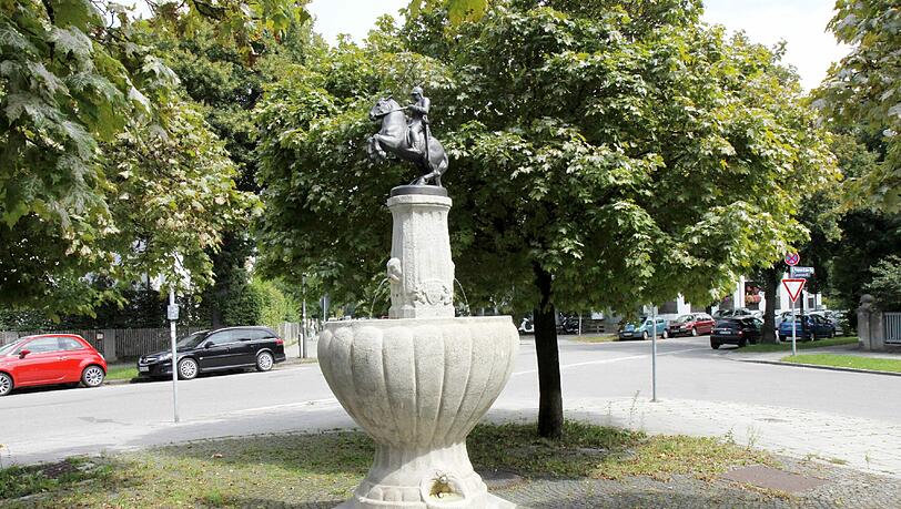 Geschichtsträchtig: der Springbrunnen in der August-Exter-Straße. Geschichtsträchtig: der Springbrunnen in der August-Exter-Straße.