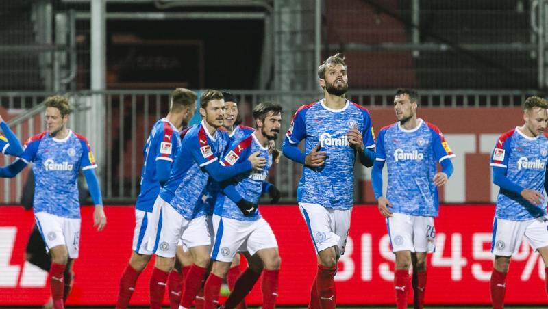 In der 2. Liga Aufstiegskandidat, gegen Bayern im Pokal Underdog: Holstein Kiel.