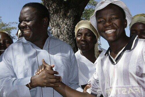 Nur wenige Tage alt und doch ein Bild aus einer anderen Zeit: Tsvangirai im Wahlkampf