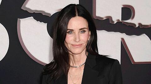 Courteney Cox wurde durch die Serie "Friends" ber&uuml;hmt. Jetzt hat sie den True-Crime-Thriller "Evil Genius" inszeniert.
