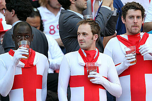 Am Dienstagabend trifft unsere Elf auf England, den Erzrivalen der deutschen Nationalmannschaft. Und diese Fans wollen wir nicht jubeln sehen!