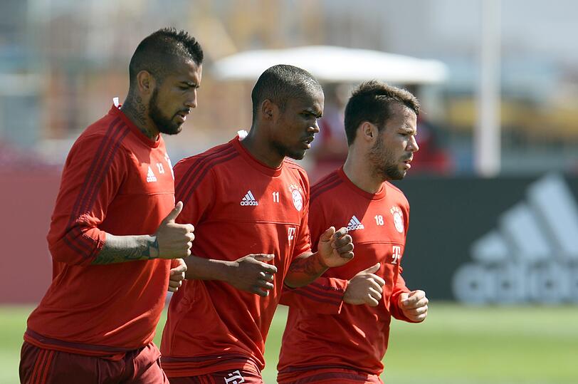 Arturo Vidal, Douglas Costa und Juan Bernat (von links).