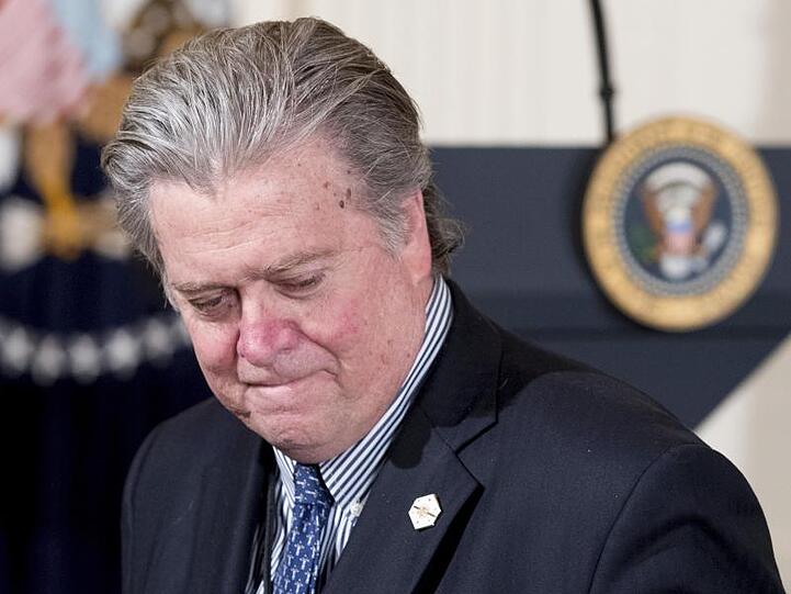 Trumps Ex-Berater Steve Bannon wurde wegen Finanzbetrugs festgenommen.