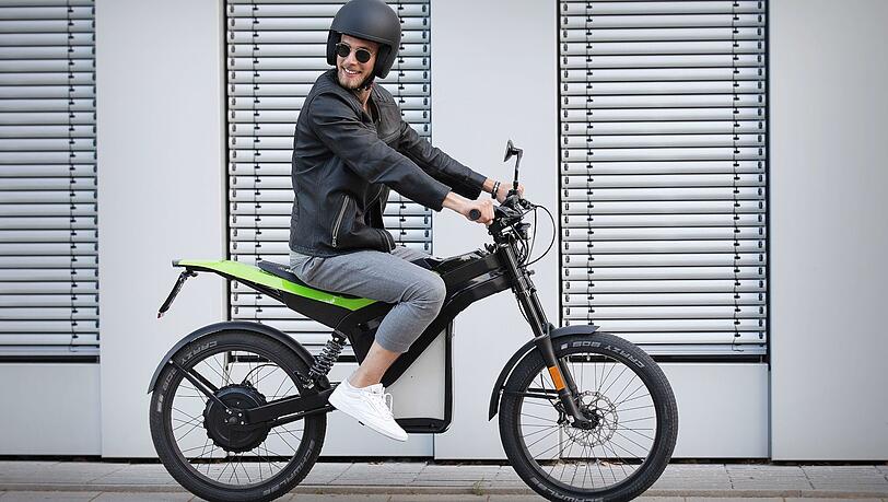 Leiser Stadtflitzer: Das Elmoto Loop wiegt mit Akku nur 59 Kilo. Leiser Stadtflitzer: Das Elmoto Loop wiegt mit Akku nur 59 Kilo.