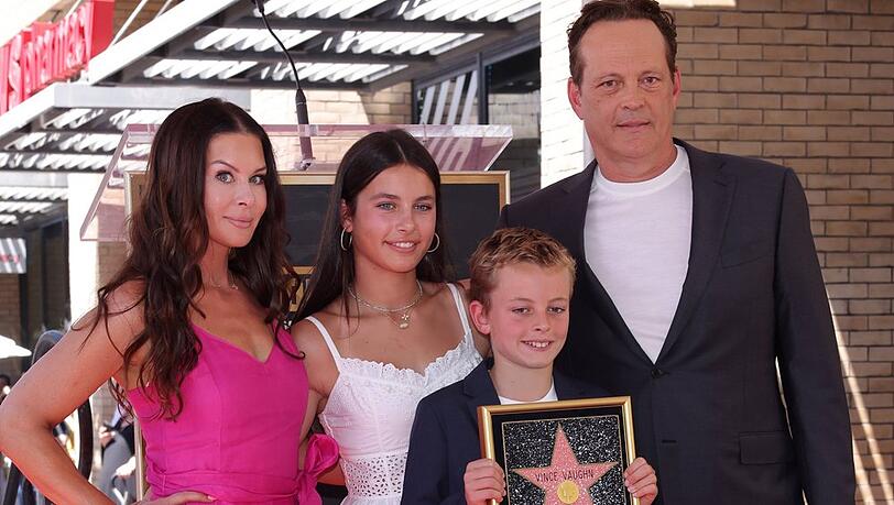 Vince Vaughn mit Gattin Kyla Weber, Tochter Locklyn und Sohn Vernon. Vince Vaughn mit Gattin Kyla Weber, Tochter Locklyn und Sohn Vernon.