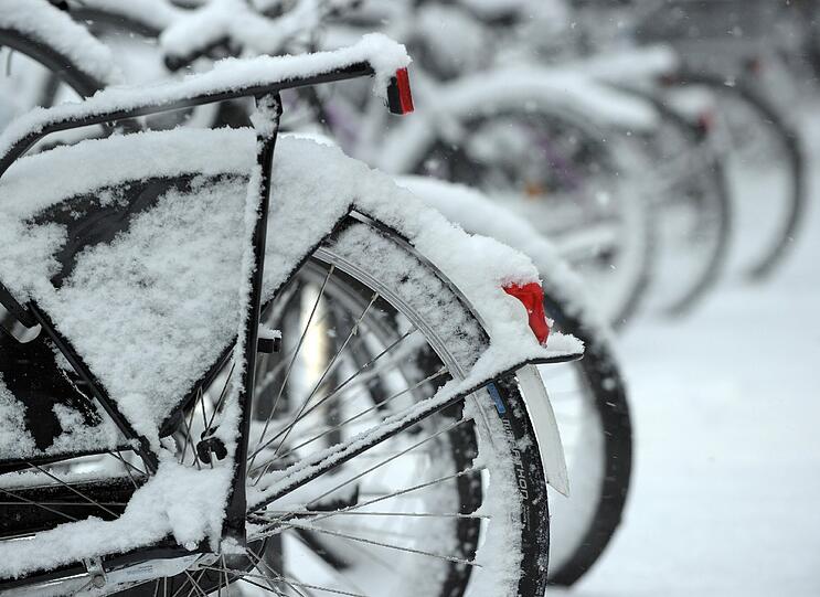 Kalt erwischt: Der Winter bedeckt viele Straße in Deutschland mit Schnee. Die Bilder.
