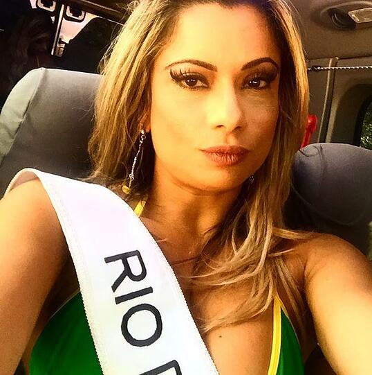 Kandidatin Dani Sperle aus Rio de Janeiro von vorne ...