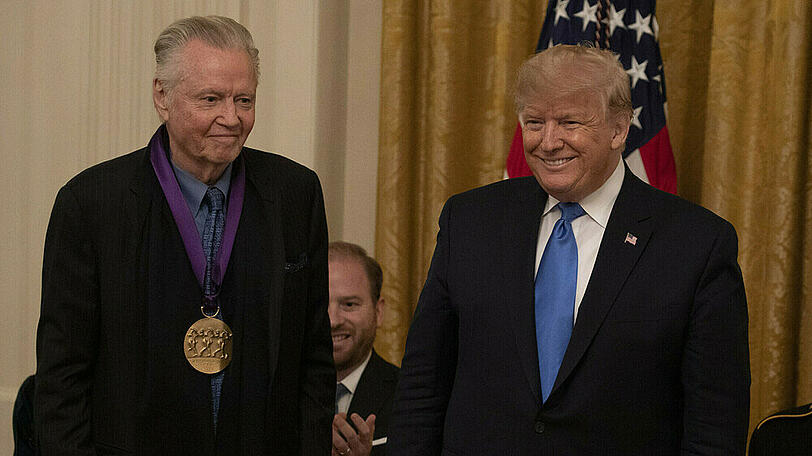 Jon Voight (l.) und Donald Trump im Weißen Haus