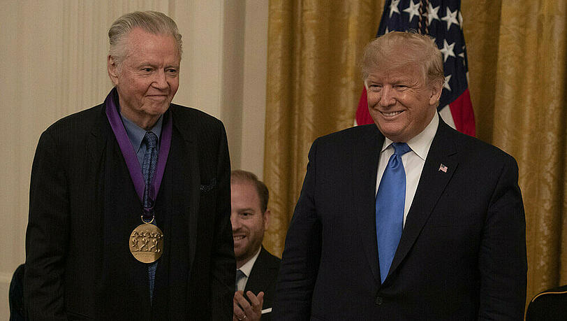 Jon Voight (l.) und Donald Trump im Weißen Haus Jon Voight (l.) und Donald Trump im Weißen Haus