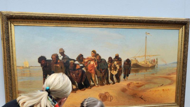 "Die Wolgatreidler" von Ilja Repin in der Ausstellung "Die Peredwischniki. Maler des russischen Realismus" in Chemnitz 2012. "Die Wolgatreidler" von Ilja Repin in der Ausstellung "Die Peredwischniki. Maler des russischen Realismus" in Chemnitz 2012.