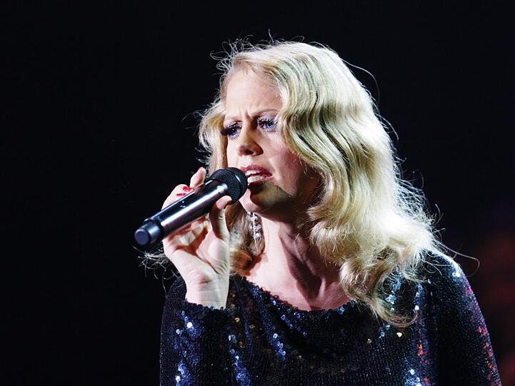 Barbara Schöneberger singt wieder.