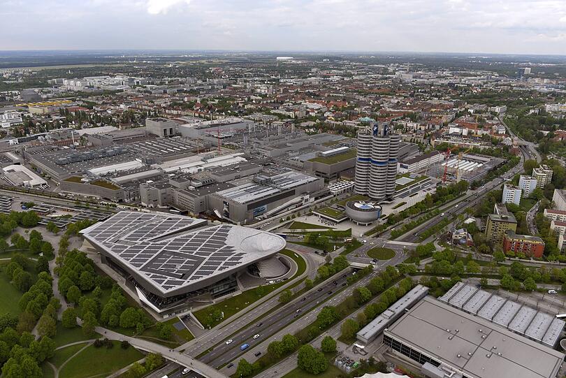 Ein Bild von 2017: Blick vom Olympiaturm aufs BMW-Werk.