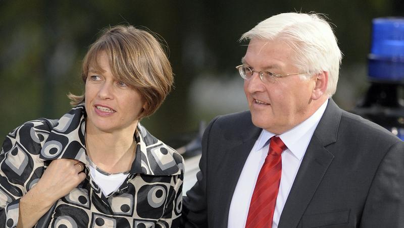 Frank-Walter Steinmeier (54) und seine Frau Elke Büdenbender (48) Frank-Walter Steinmeier (54) und seine Frau Elke Büdenbender (48)