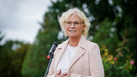 Verteidigungsministerin Christine Lambrecht sieht kaum noch Spielraum für Bundeswehr-Lieferungen in die Ukraine.