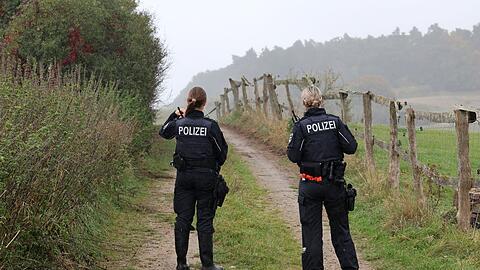 Ermittler gehen derzeit davon aus, dass es sich bei einer in einem Waldstück bei Güstrow gefundenen Kinderleiche um den vermissten achtjährigen Fabian handelt.