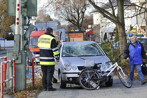 In Ottobrunn ist ein Kind von einem Auto erfasst worden