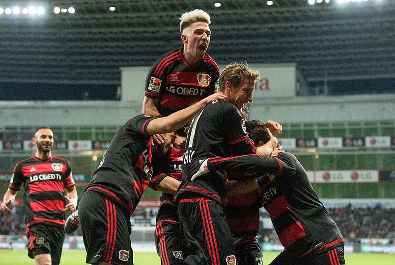 Jubel über das nächste Tor: Bayer fertigte Gladbach mit einer 5:0-Klatsche ab.