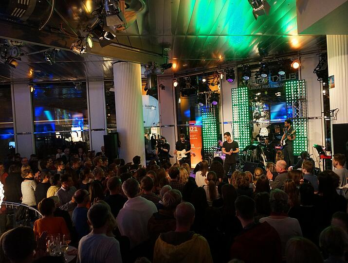 Max Stillers Musik klang durch die BMW-Lounge am Lenbachplatz.