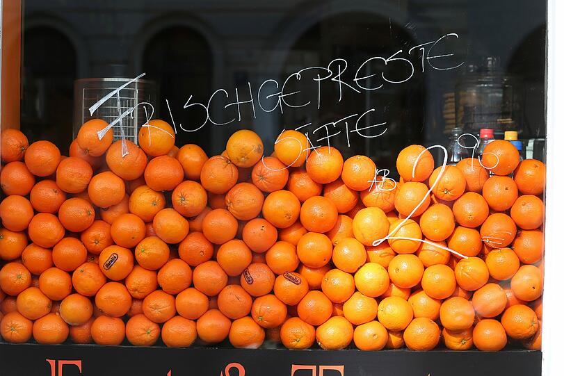 Saftige Auslagen: Das &bdquo;Fast & Tasty&ldquo; in der Theresienstraße.
