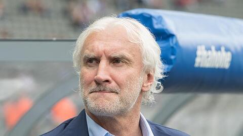 Leverkusens Sportdirektor Rudi Völler kommt vor dem Spiel zum TV-Interview. Foto: Soeren Stache/Archiv