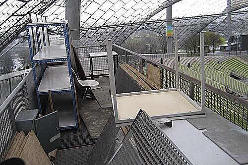 Vor allem das Olympiastadion erinnert stellenweise an eine Ruine.